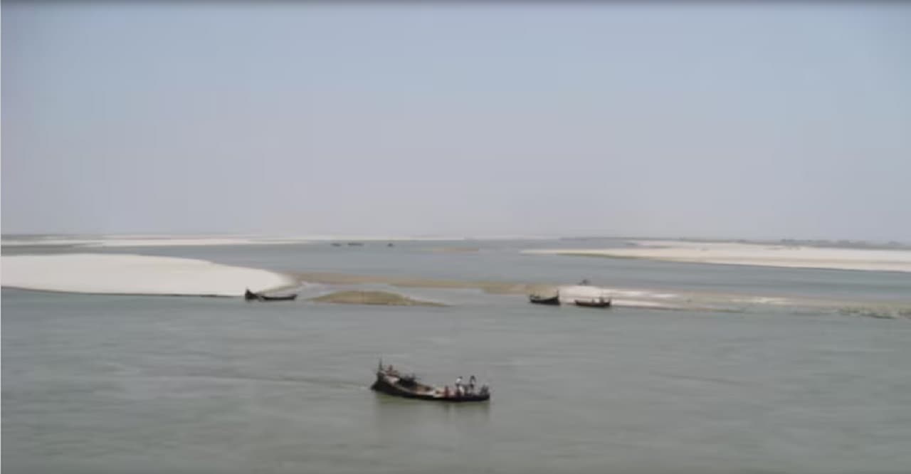 ऐसे तो एक दिन सूख जायेगी गंगा, बक्सर से भागलपुर तक 10 वर्षों में एक तिहाई सिकुड़ गई नदी