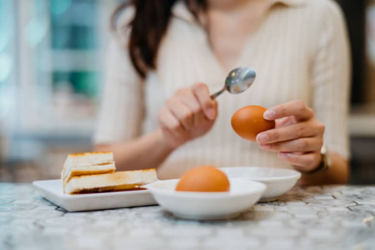 Health Tips: अंडे के साथ भूलकर भी न खाएं ये चीजें, हेल्थ को होगा बड़ा नुकसान