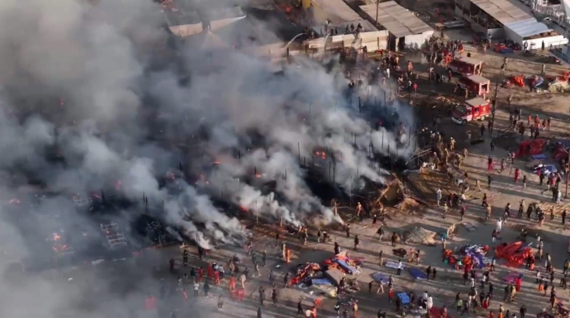 Maha Kumbh Mela Fire: जलकर राख हो गये 18 टेंट, सिलेंडर फटने से भड़की आग, महाकुंभ में अग्निकांड देखें वीडियो