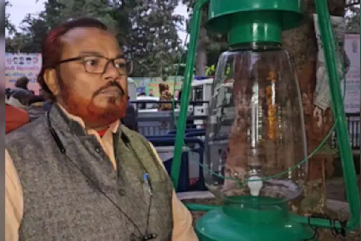 पटना: राबड़ी देवी के जन्मदिन पर बधाई देने वालों का तांता, मछली और लालटेन लेकर पहुंचे कार्यकर्ता