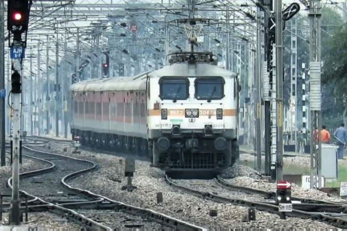 यह ट्रेन है गरीबों की राजधानी एक्सप्रेस, बिहार से दिल्ली पहुंचने में लेती है महज इतने घंटे का समय
