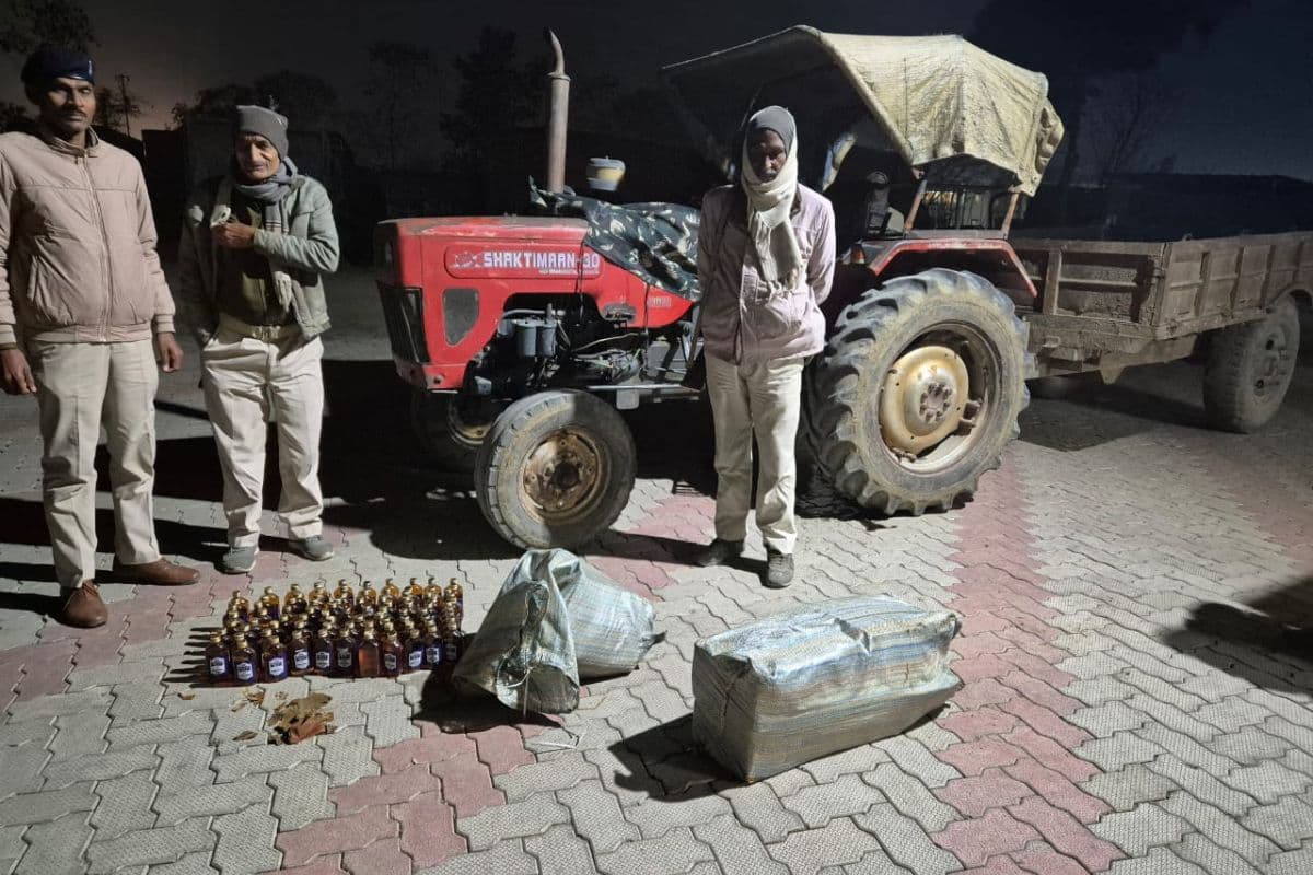 औरंगाबाद में 69 लीटर विदेशी शराब के साथ ट्रैक्टर जब्त, पुलिस को चकमा देकर भागे तस्कर