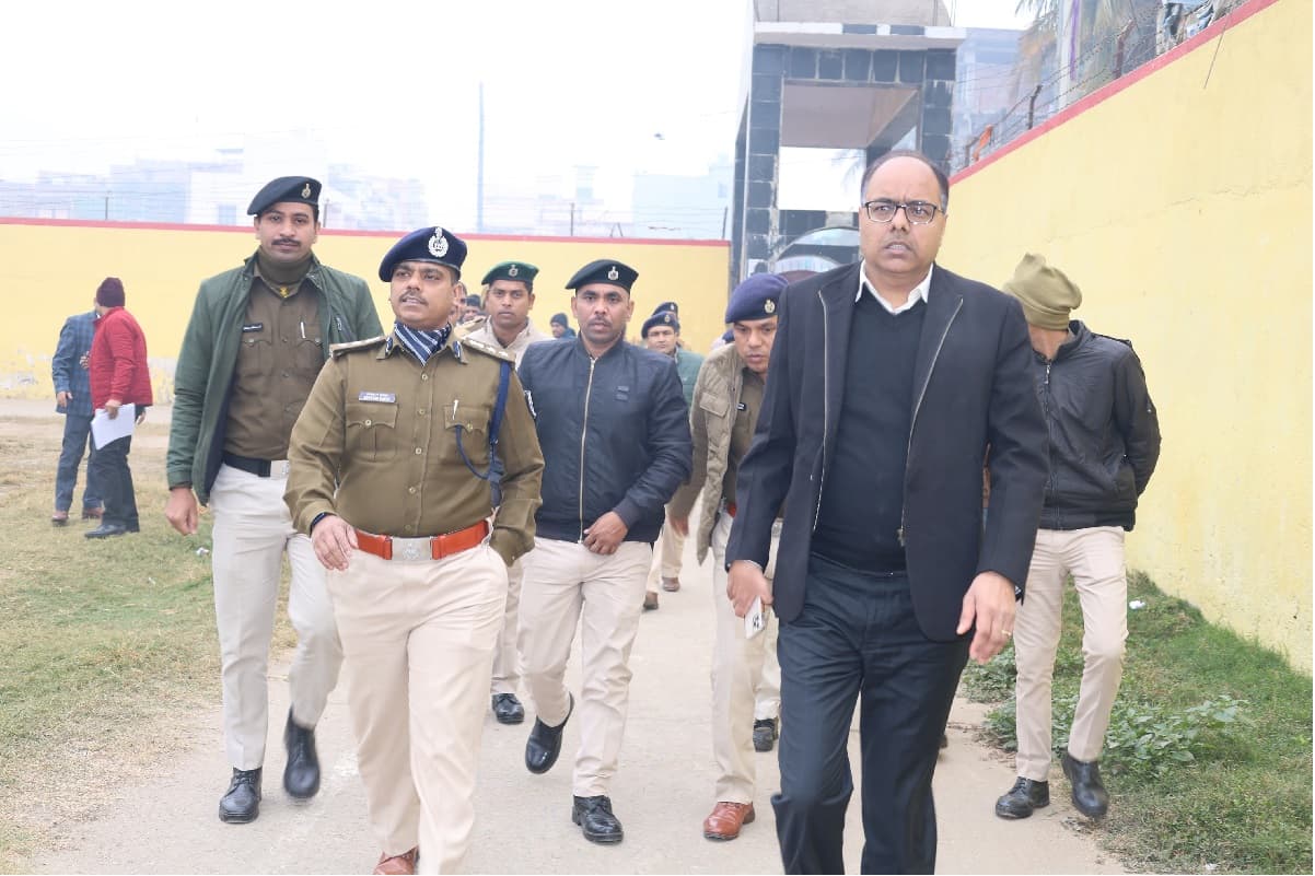 BPSC Re-Exam: डीएम और एसएसपी ने किया निरीक्षण, घने कोहरे के कारण अभ्यर्थियों की छूटी परीक्षा