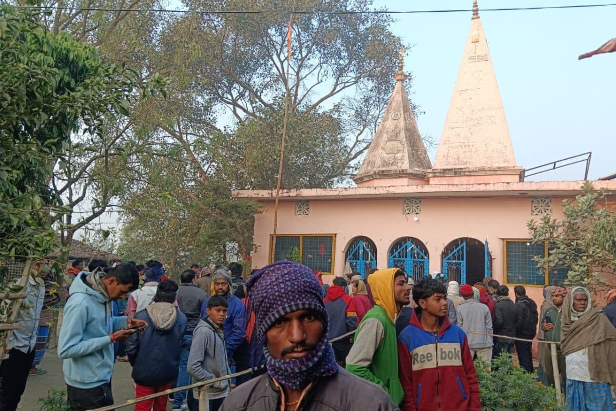 70 वर्षीय साधु की हत्या से मचा हड़कंप, बगहा में पुलिस और ग्रामीणों के बीच टकराव