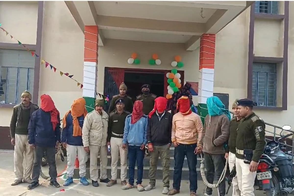 बेतिया में अपराध की बड़ी साजिश का हुआ पर्दाफाश , पुलिस ने हथियार के साथ 6 को किया गिरफ्तार