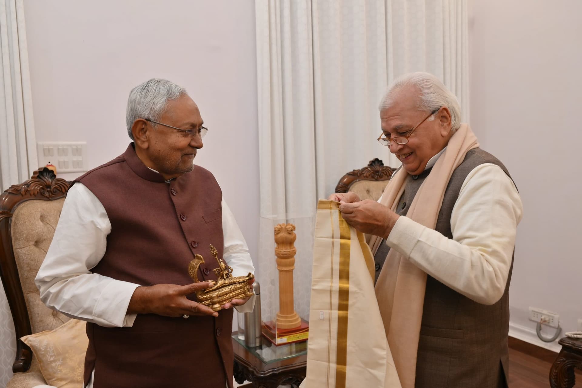 Video: सीएम नीतीश कुमार सुबह-सुबह राज्यपाल से मिलने पहुंचे, इधर जदयू के बड़े नेता का भी आया बयान…