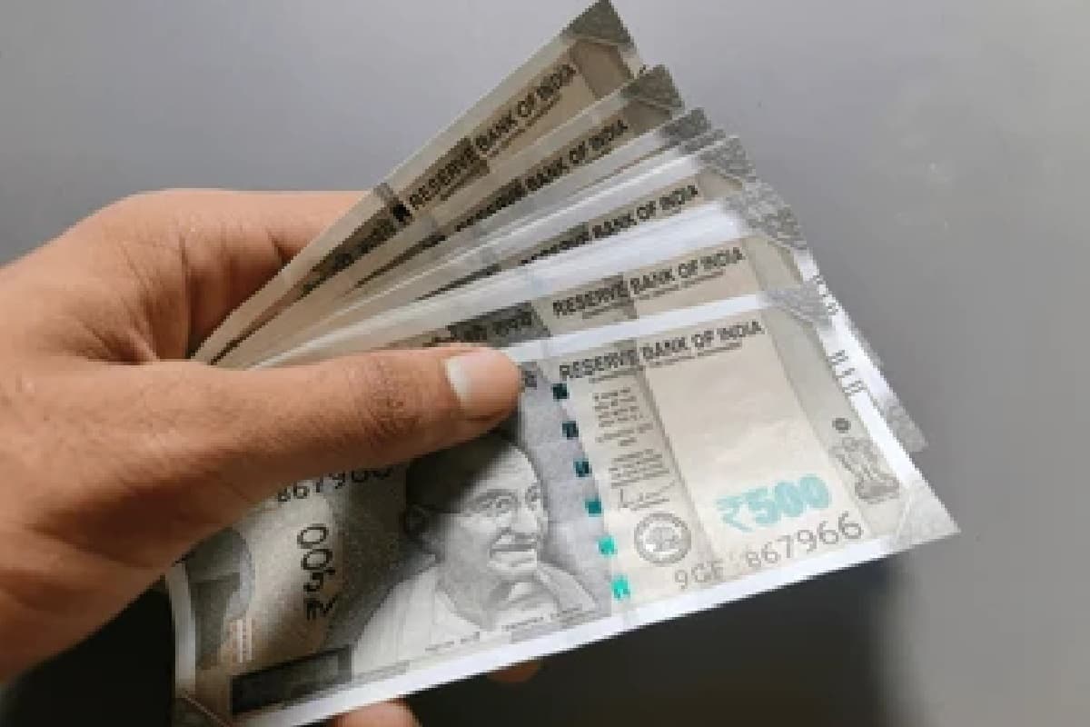 सरकारी कर्मचारियों की सैलरी में जल्द होगी बढ़ोतरी, 1 फरवरी को बजट में हो सकता है बड़ा ऐलान!