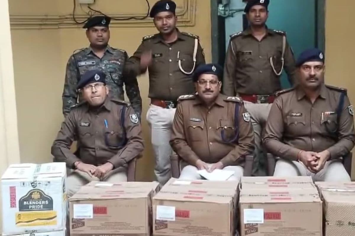ईंट लदे ट्रैक्टर से 20 लाख की अवैध विदेशी शराब बरामद, बेतिया में पुलिस की बड़ी कार्रवाई