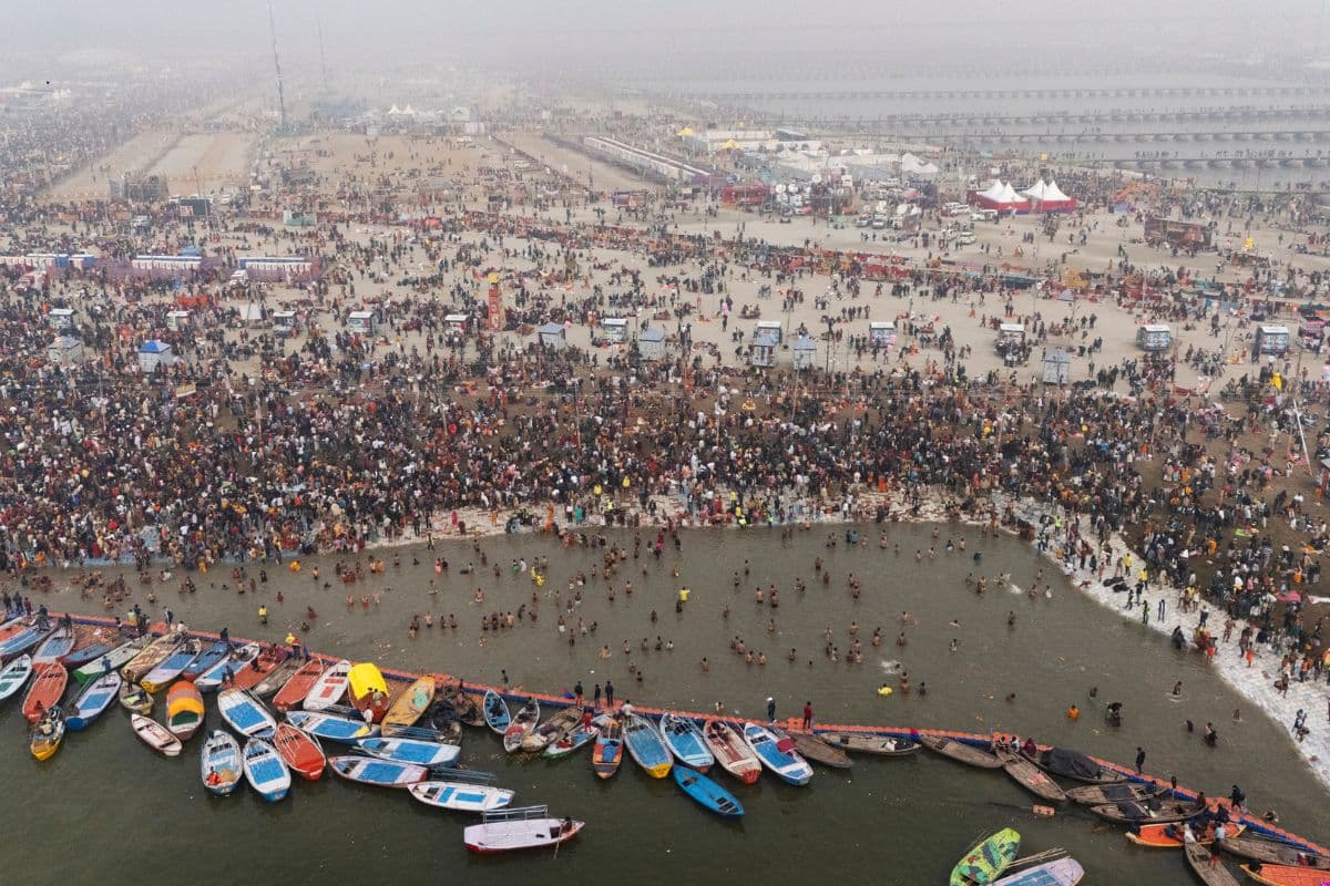 Maha Kumbh 2025: महाकुंभ के पहले स्नान में 1.65 करोड़ लोगों ने लगाई आस्था की डुबकी, Photos