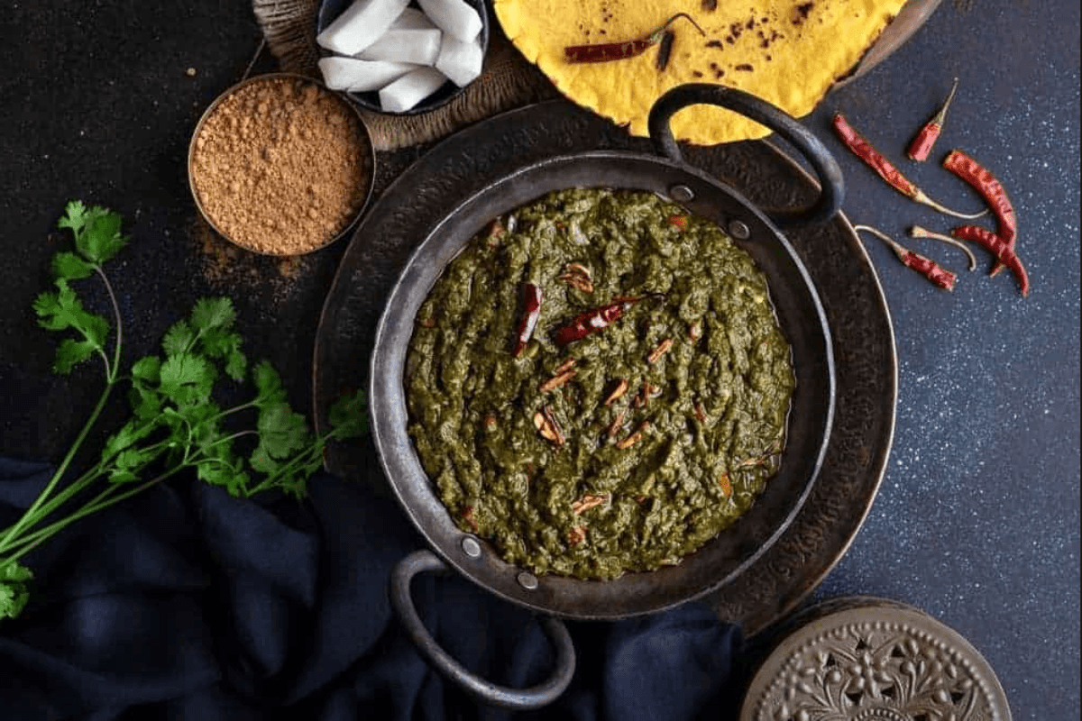 Mooli ke Patto ka Saag Recipe: मूली के पत्तों को फेंकने से पहले जान लें ये रेसिपी
