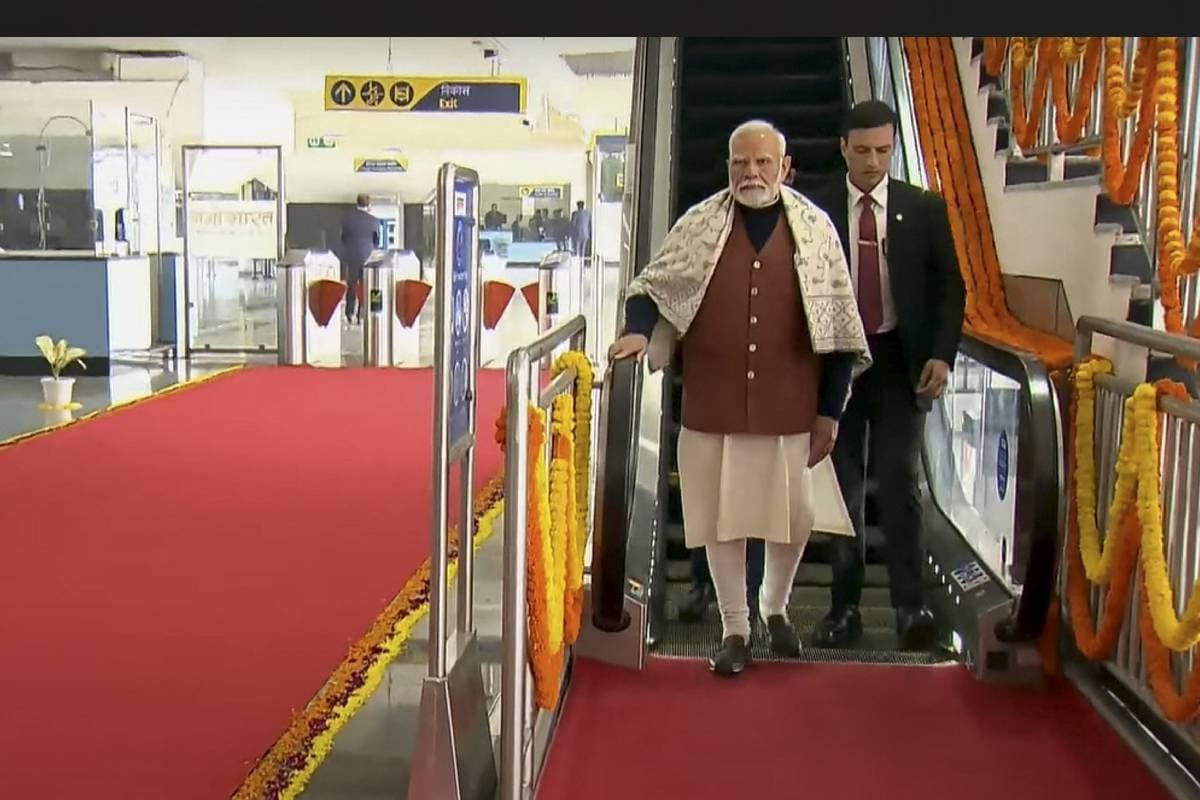 PM Modi in Delhi : पीएम मोदी ने चुनाव से पहले दिल्ली को दी 12,200 करोड़ रुपये की सौगात