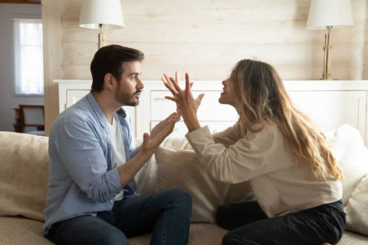 Girlfriend’s Habits That Irritate Boyfriend: गर्लफ्रेंड की ये आदतें बॉयफ्रेंड्स को कर देती हैं इरिटेट!