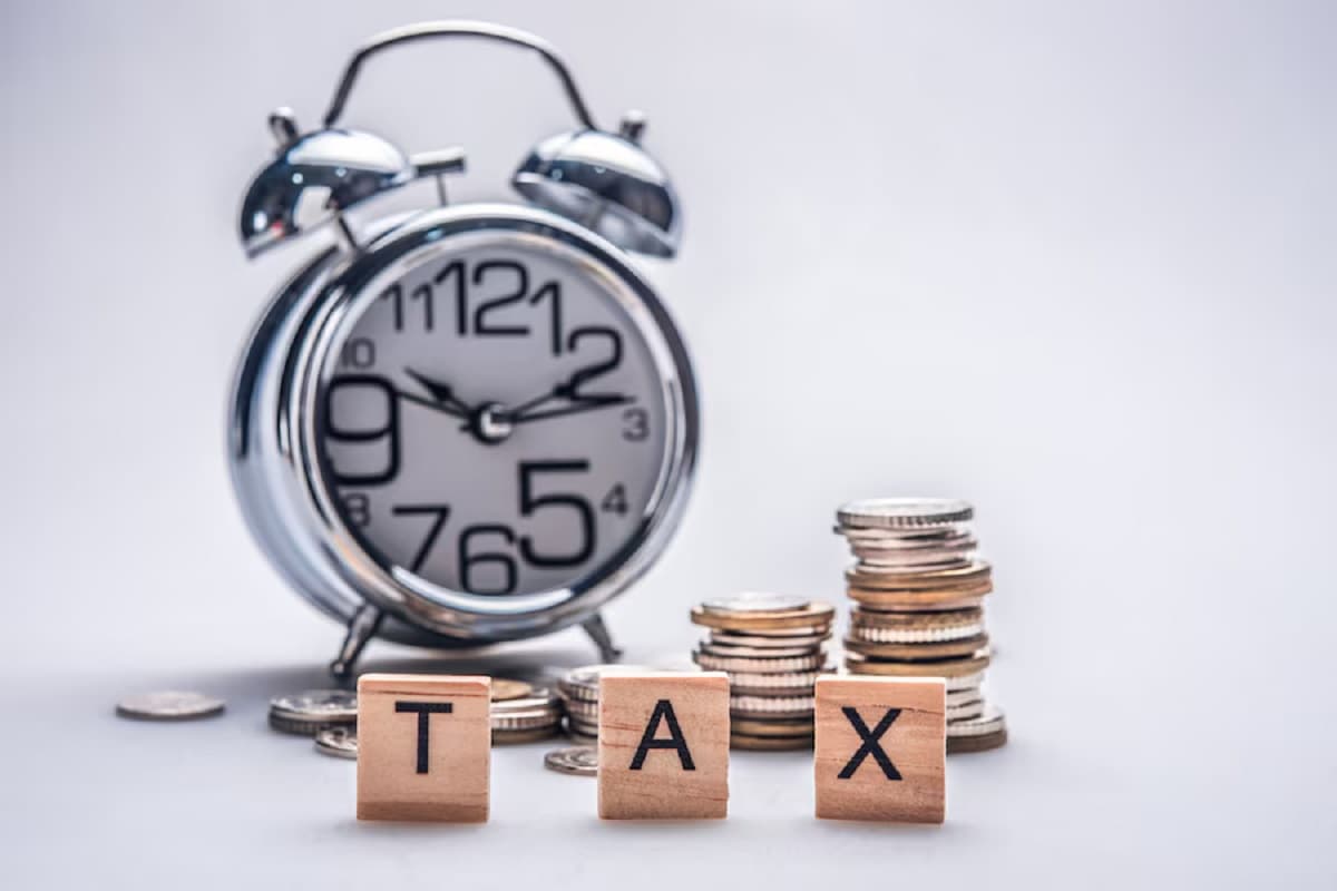 Tax: आपके लिए पुरानी कर व्यवस्था फायदेमंद है या न्यू टैक्स रीजीम, किसमें मिलेगी सबसे अधिक छूट