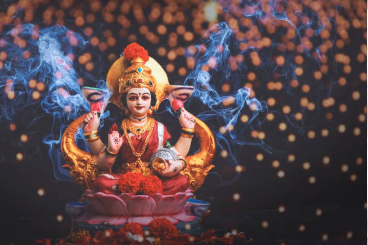 Vastu Tips: घर में पैसों की होगी बरसात, अपनाएं ये 5 वास्तु उपाय मां लक्ष्मी की बनेगी रहेगी कृपा