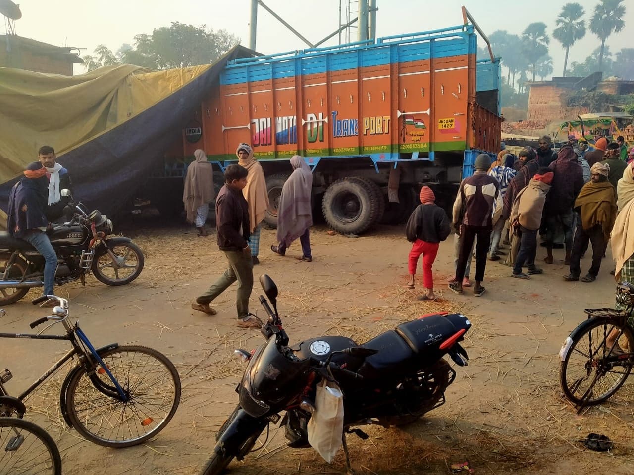 बिहार के औरंगाबाद में बेलगाम ट्रक का तांडव, दो मजदूरों को रौंदकर मारा, दो ट्रैक्टरों को भी उड़ाया