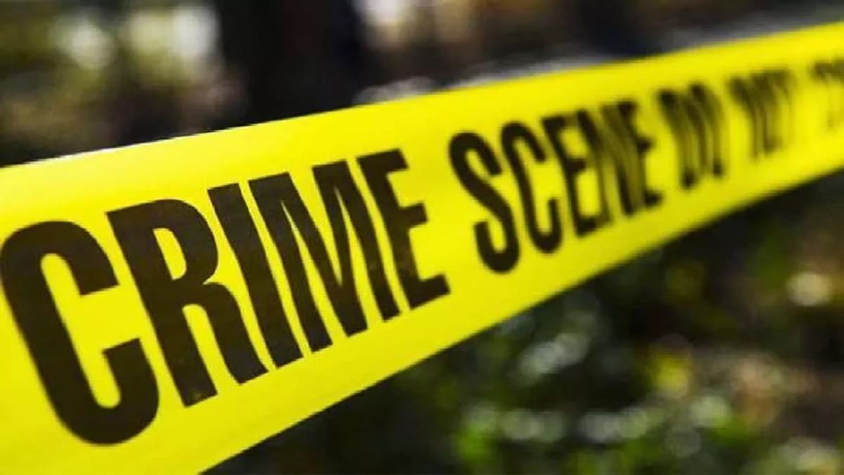 गोपालगंज के वी-मार्ट में मिला युवक का शव, परिजनों ने लगाया हत्या का आरोप, जानें पूरा मामला