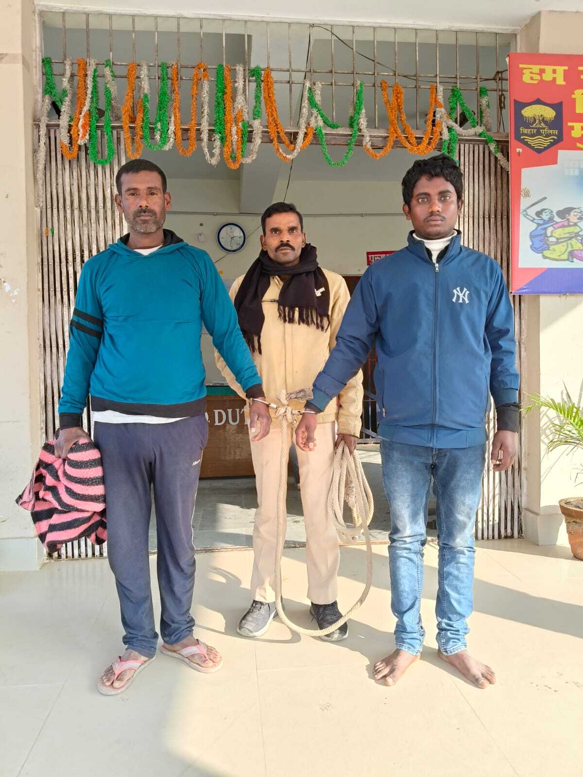 पुलिस टीम पर हमला करने मामले में दो आरोपित गिरफ्तार