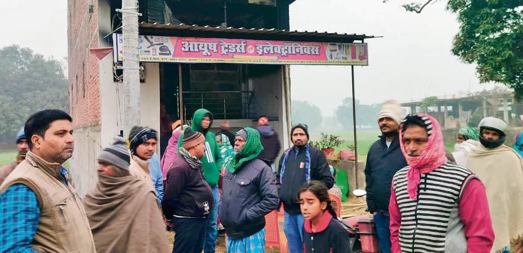 Gopalganj News : पंचदेवरी में गोदाम में लगी आग से दम घुटने से महिला की गयी जान, 50 लाख से अधिक की संपत्ति जली