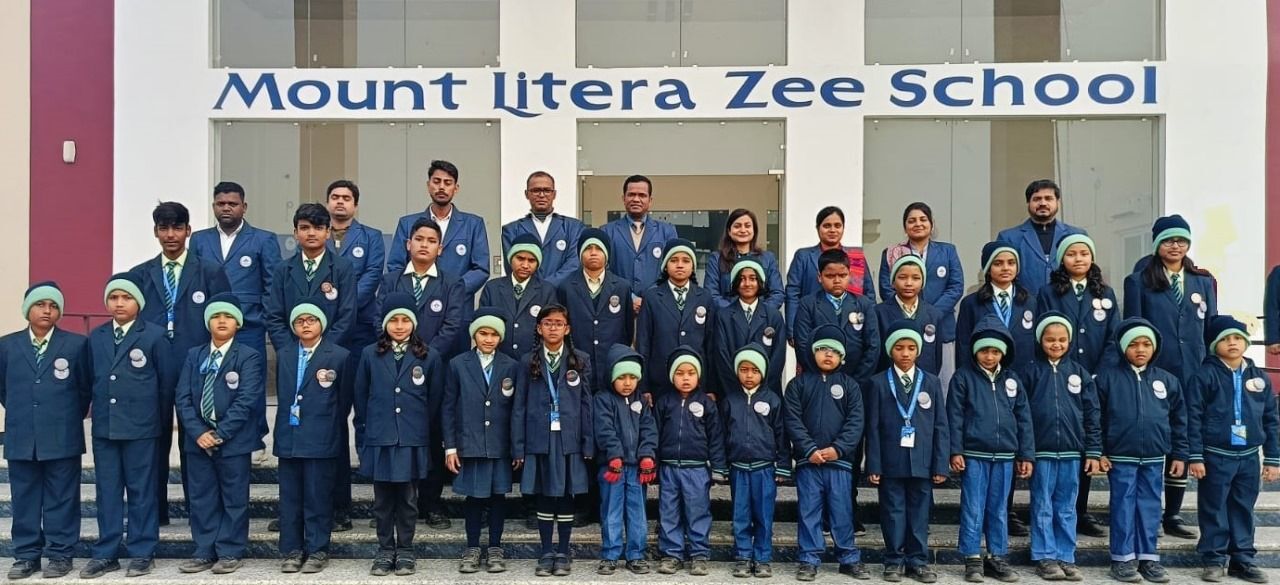 दिसंबर के परफॉर्मर ऑफ द मंथ के बच्चे हुए सम्मानित