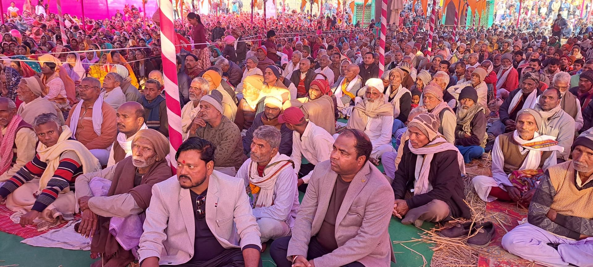 दो दिवसीय संतमत सत्संग सह प्रवचन कार्यक्रम में उमड़ी श्रद्धालुओं की भीड़