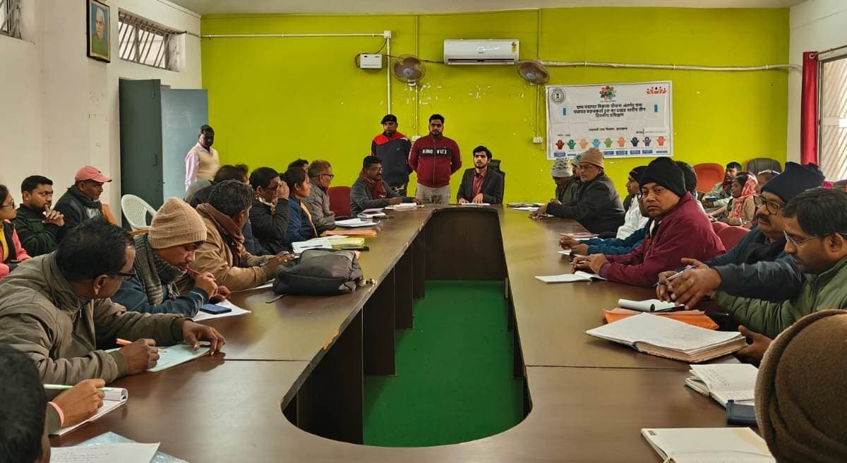 250 की आबादी वाले गांव में मनरेगा से बनायें मिट्टी मोरम सड़क : बीडीओ