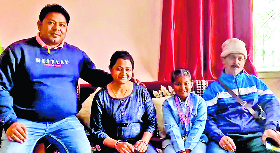 कराटे : तीसरी कक्षा की छात्रा आशि ने गोल्ड मेडल जीता