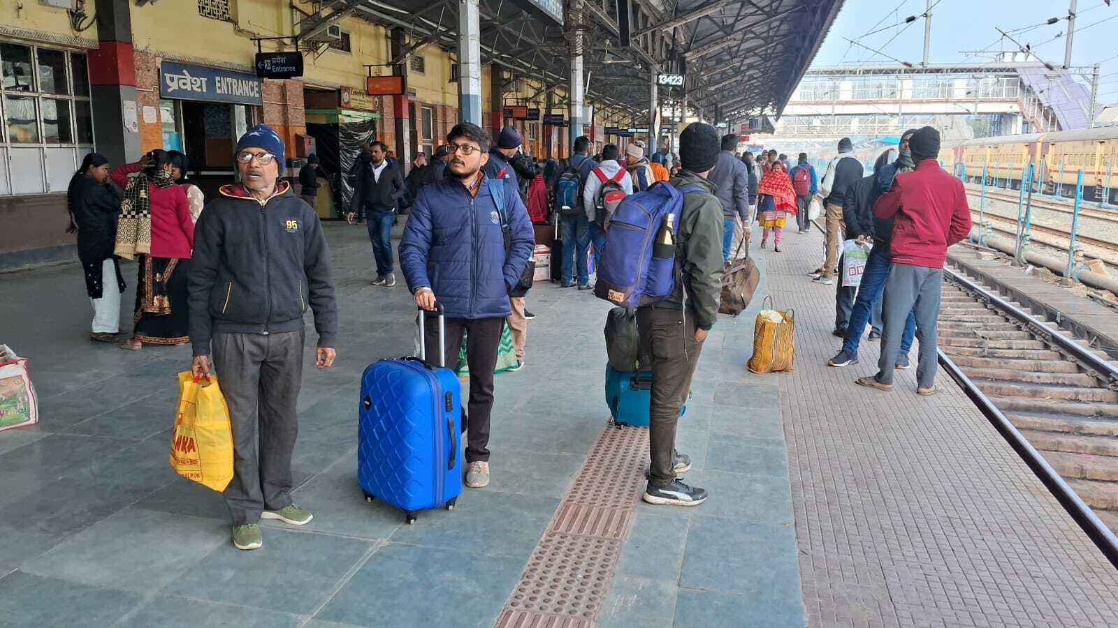Munger news : भागलपुर-जमालपुर-किऊल रेलखंड में कई ट्रेनें हुई विलंब