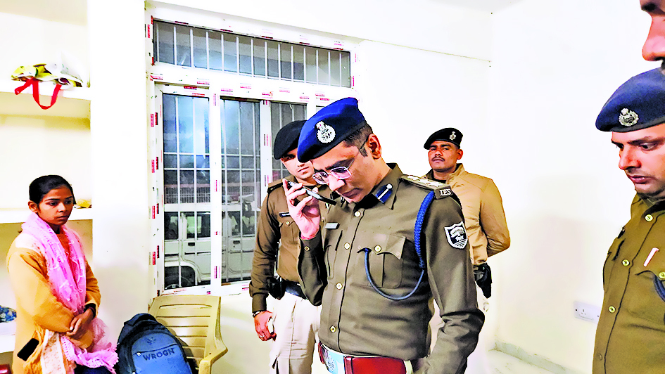 Gaya News : आवेदनों में दर्ज मोबाइल नंबरों पर खुद कॉल करके एसएसपी ने लिया फीडबैक