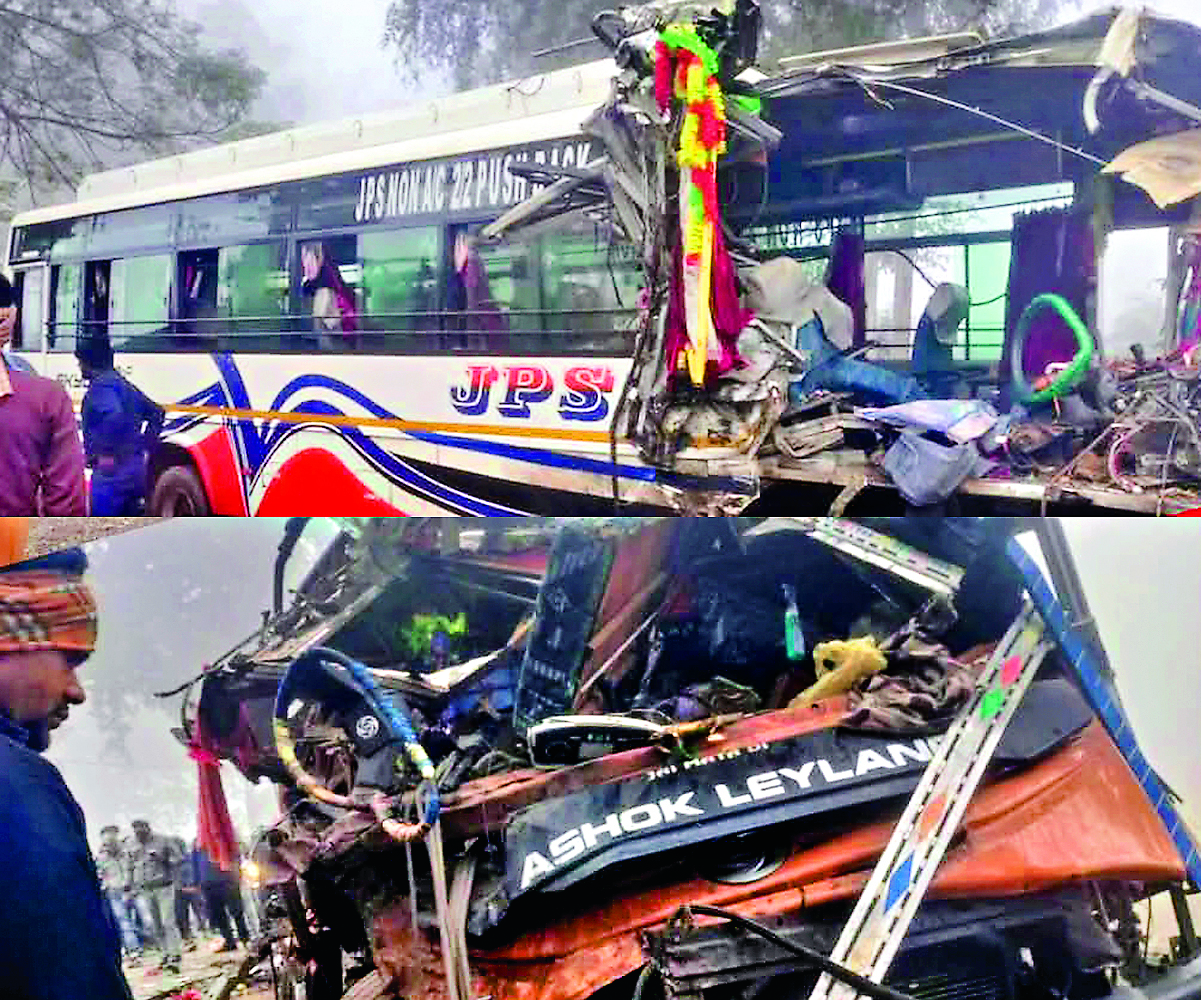 Palamu Road Accident News : कोहरे के चलते यात्रियों से भरी बस व ट्रक में टक्कर, दो की मौत, पांच गंभीर