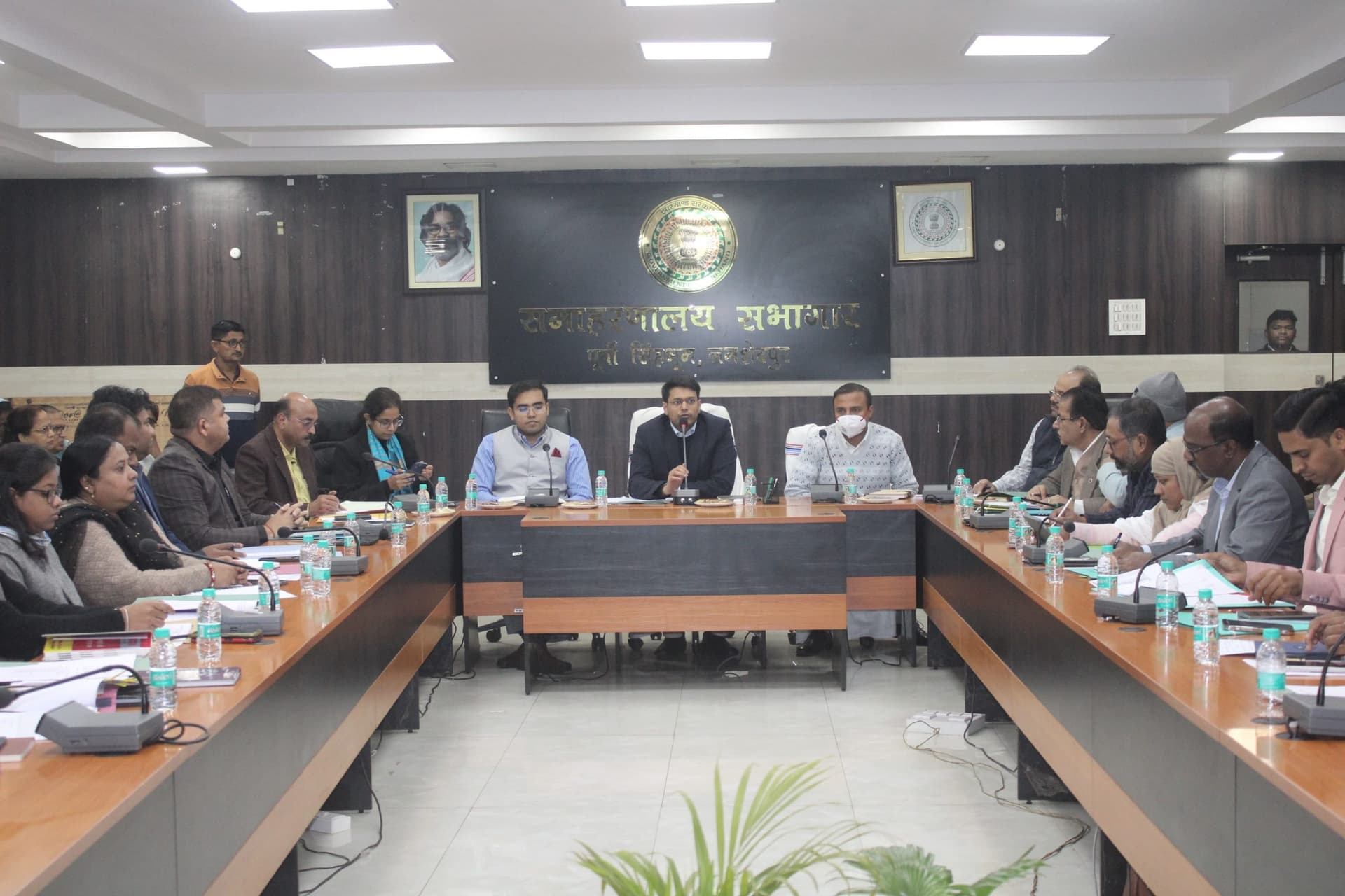 Jamshedpur news. सर्टिफिकेट केस का जल्द करें निष्पादन, हर माह दो करोड़ रुपये की वसूली का लक्ष्य निर्धारित