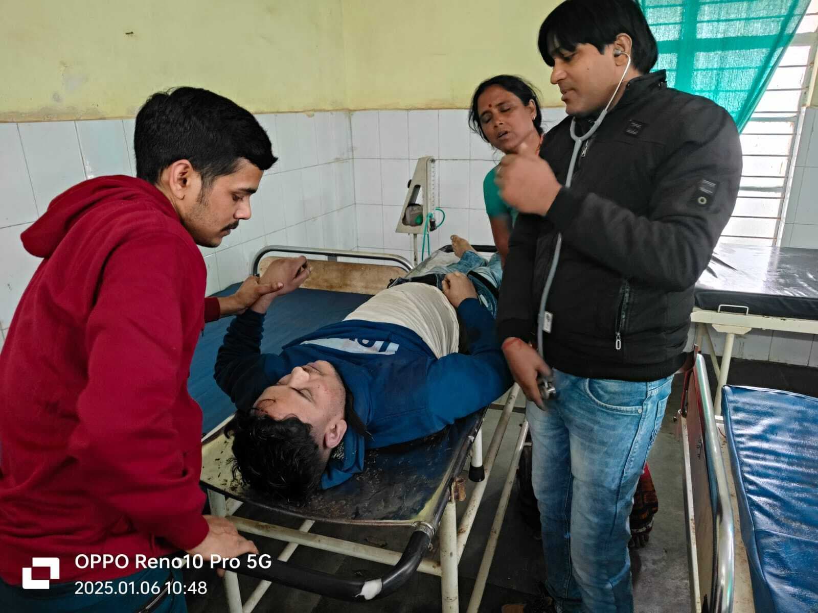 स्कूटी पर घूमने निकले थे दो भाई, सड़क किनारे पिलर से टकरायी गाड़ी, एक की मौत