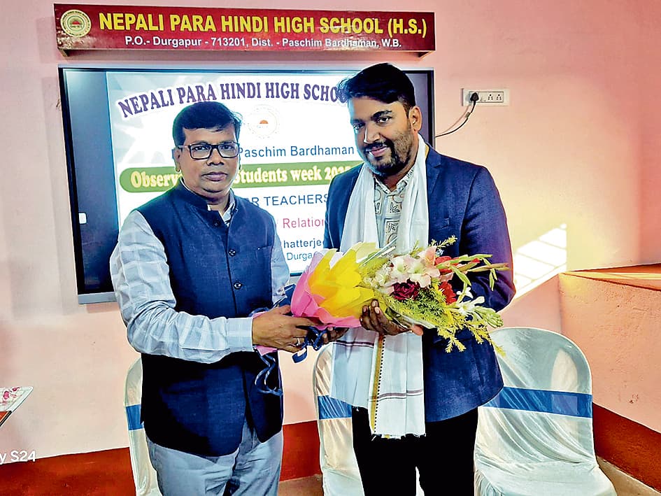 नेपाली पाड़ा हिंदी हाइ स्कूल में शिक्षकों के लिए कार्यशाला