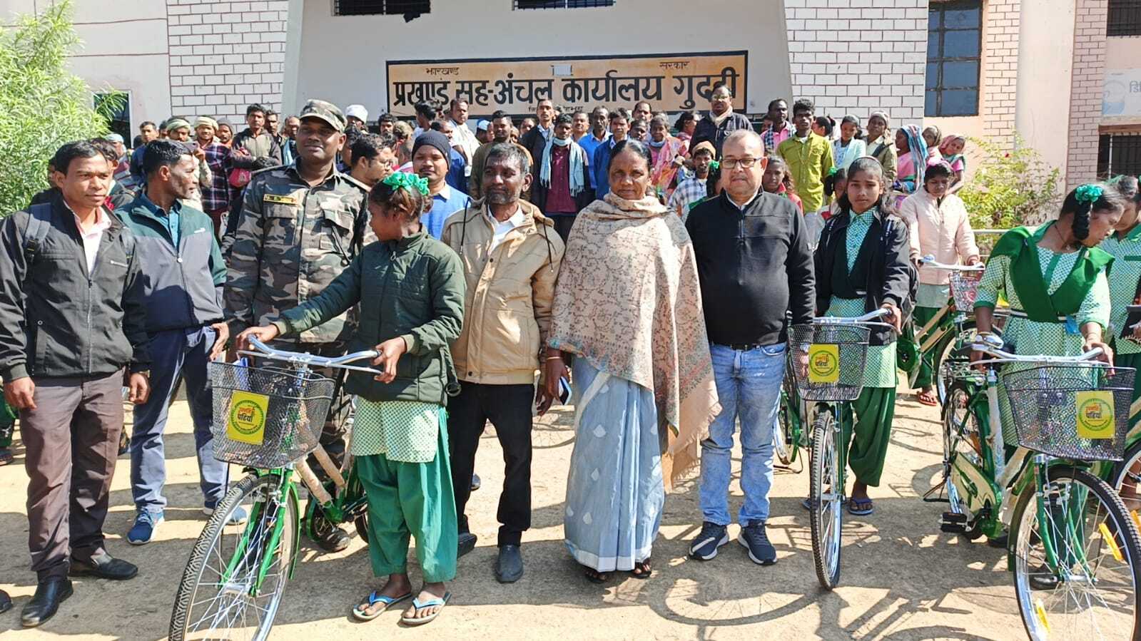 Chaibasa News : लगन के साथ पढ़ाई कर बच्चे बनें अधिकारी, नाम रोशन करें : जोबा