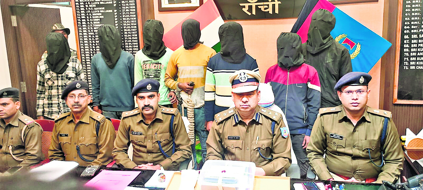 Crime News : वाहनों से डीजल चोरी करने वाले अंतरराज्यीय गिरोह के सात अपराधी गिरफ्तार, किंग पिन फरार