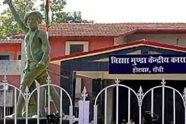 Jamshedpur News : रिनपास में बैठकर गिरोह चलाने वाले प्रकाश मिश्रा ने उगले कई राज