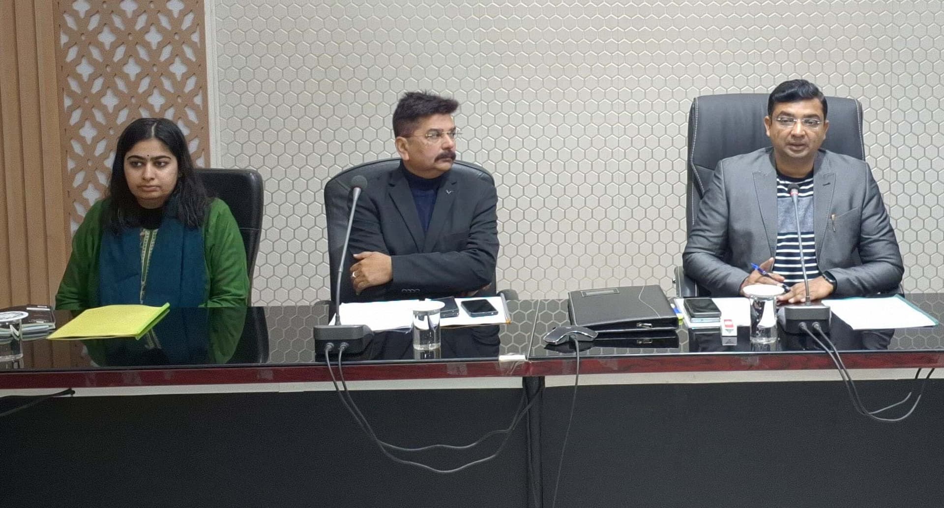 गणतंत्र दिवस को लेकर प्रशासनिक तैयारी शुरू, इंदिरा गांधी स्टेडियम में होगा मुख्य समारोह गणतंत्र दिवस को लेकर प्रशासनिक तैयारी शुरू, इंदिरा गांधी स्टेडियम में होगा मुख्य समारोह