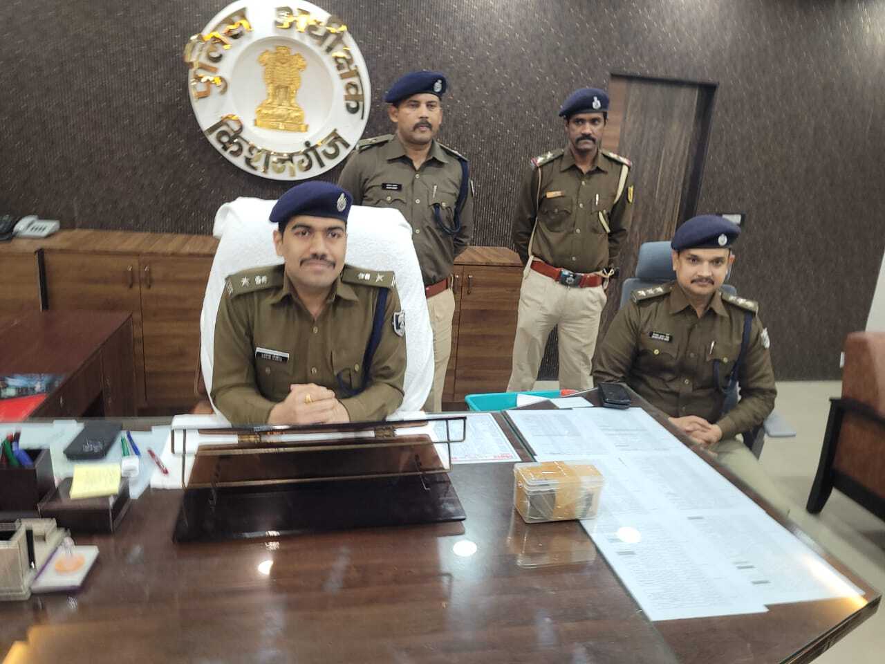 लूट की शिकायत करने वाला फाइनेंसियल सर्विस लिमिटेड का कर्मी ही निकला मास्टर माइंड, लूट की राशि बरामद, गिरफ्तार