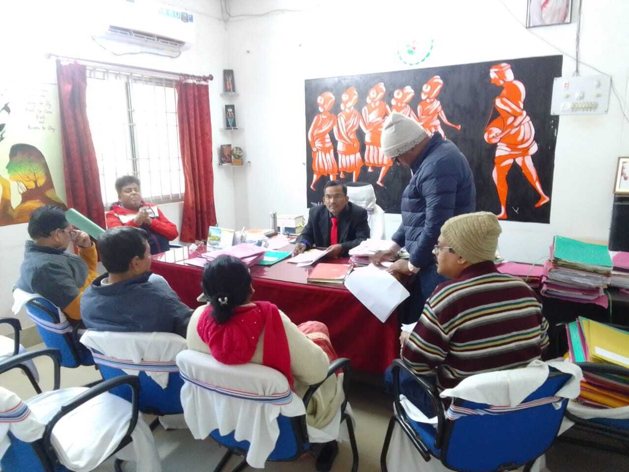Chaibasa News : वोकेशनल शिक्षकों काे अक्तूबर माह से नहीं मिला मानदेय, निर्णय आज