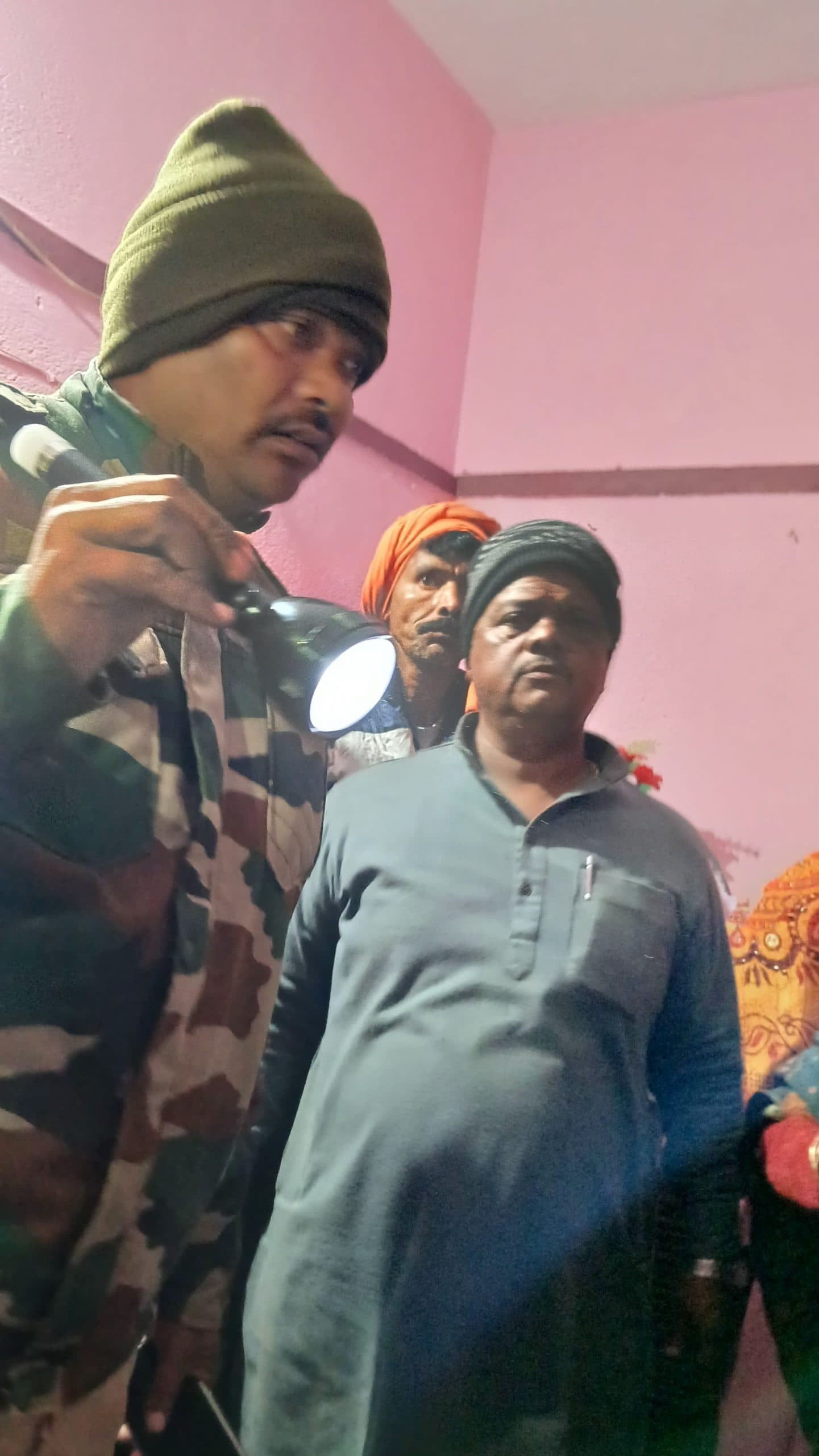 Giridih News: बंद घर से चोरों ने लाखों की संपत्ति पर किया हाथ साफ