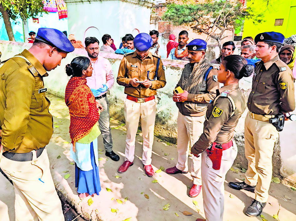 घर में सो रहे बुजुर्ग दंपती की धारदार हथियार से गला रेत कर हत्या