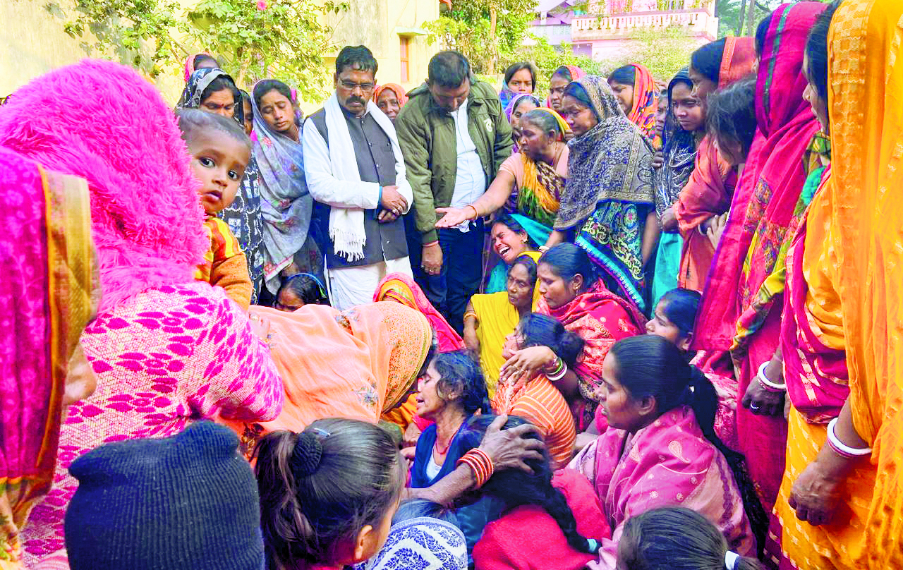 hajipur news. गुरुग्राम की कंपनी में हुई थी युवक की मौत, शव पहुंचा गांव