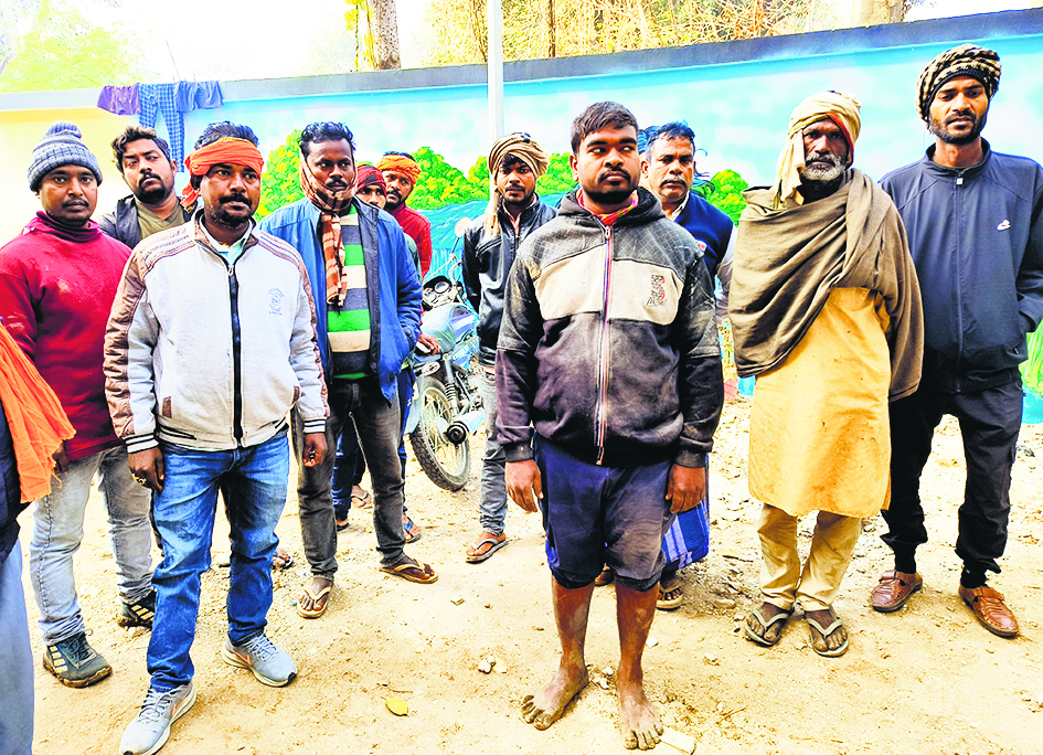 बिजली प्रवाहित तार की चपेट में आने से अधेड़ की मौत