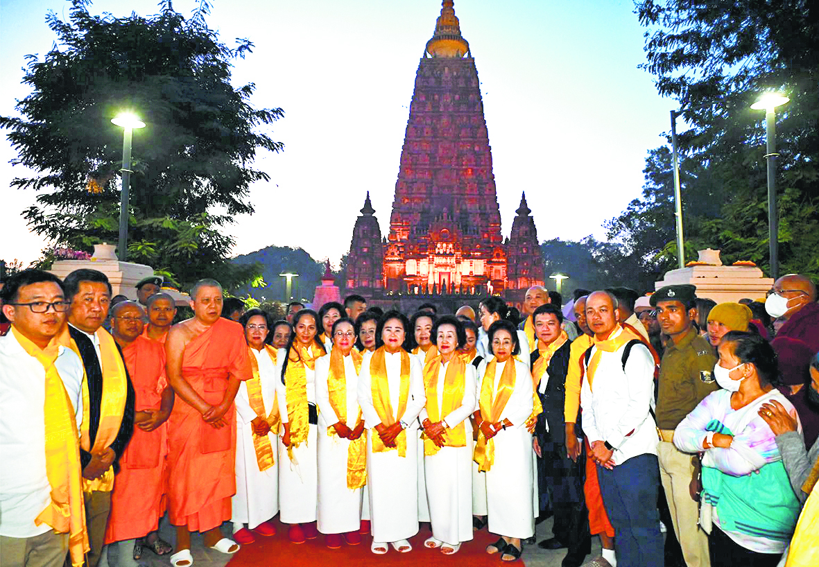 Gaya News : कंबोडिया के राष्ट्रपति की पत्नी ने की महाबोधि मंदिर में पूजा-अर्चना