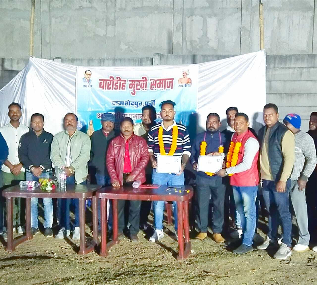 Jamshedpur news.नवनिर्वाचित मुखिया व महामंत्री को प्रमाण पत्र दिया गया