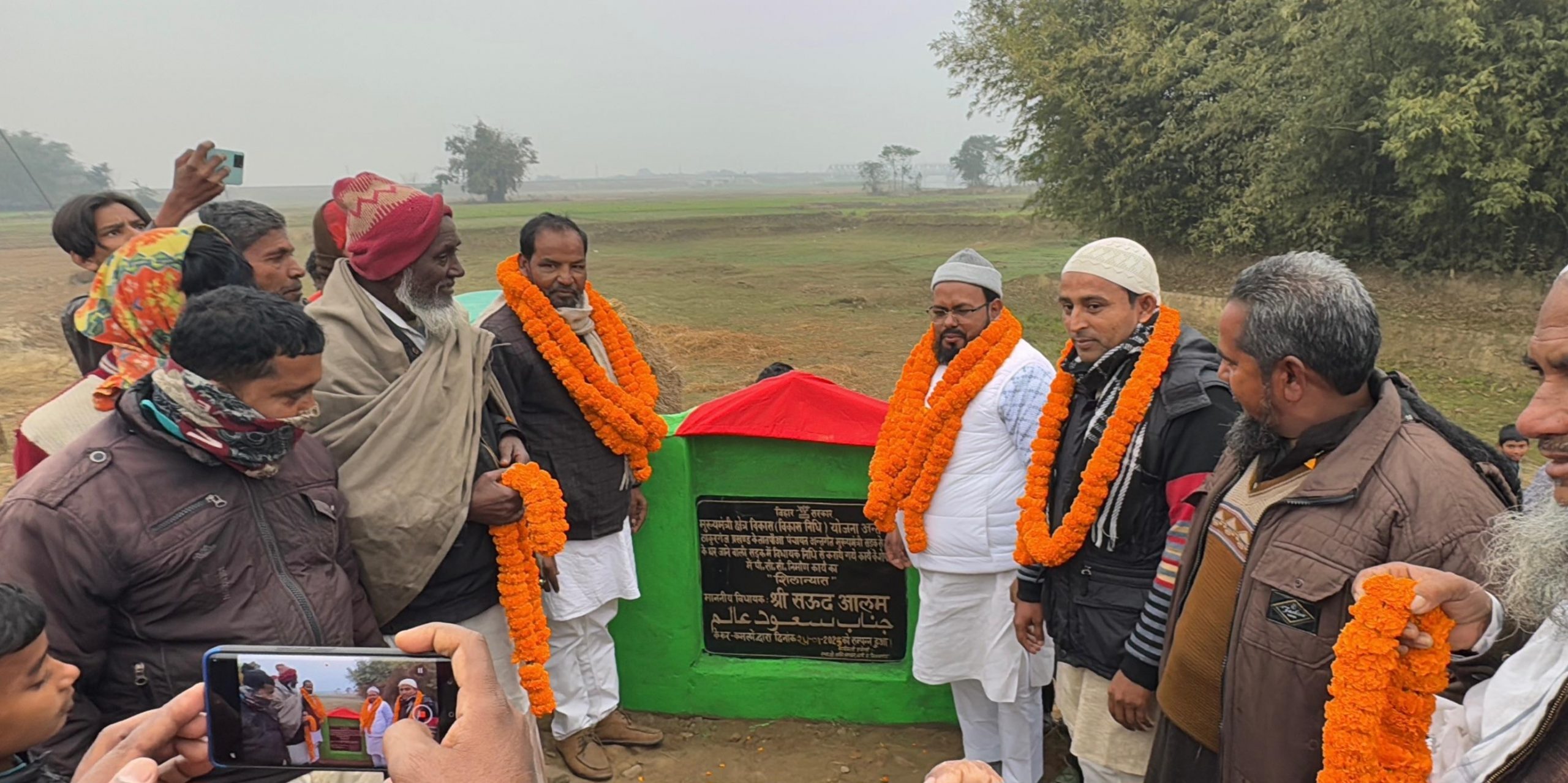 राजद विधायक ने पीसी सड़क का किया शिलान्यास