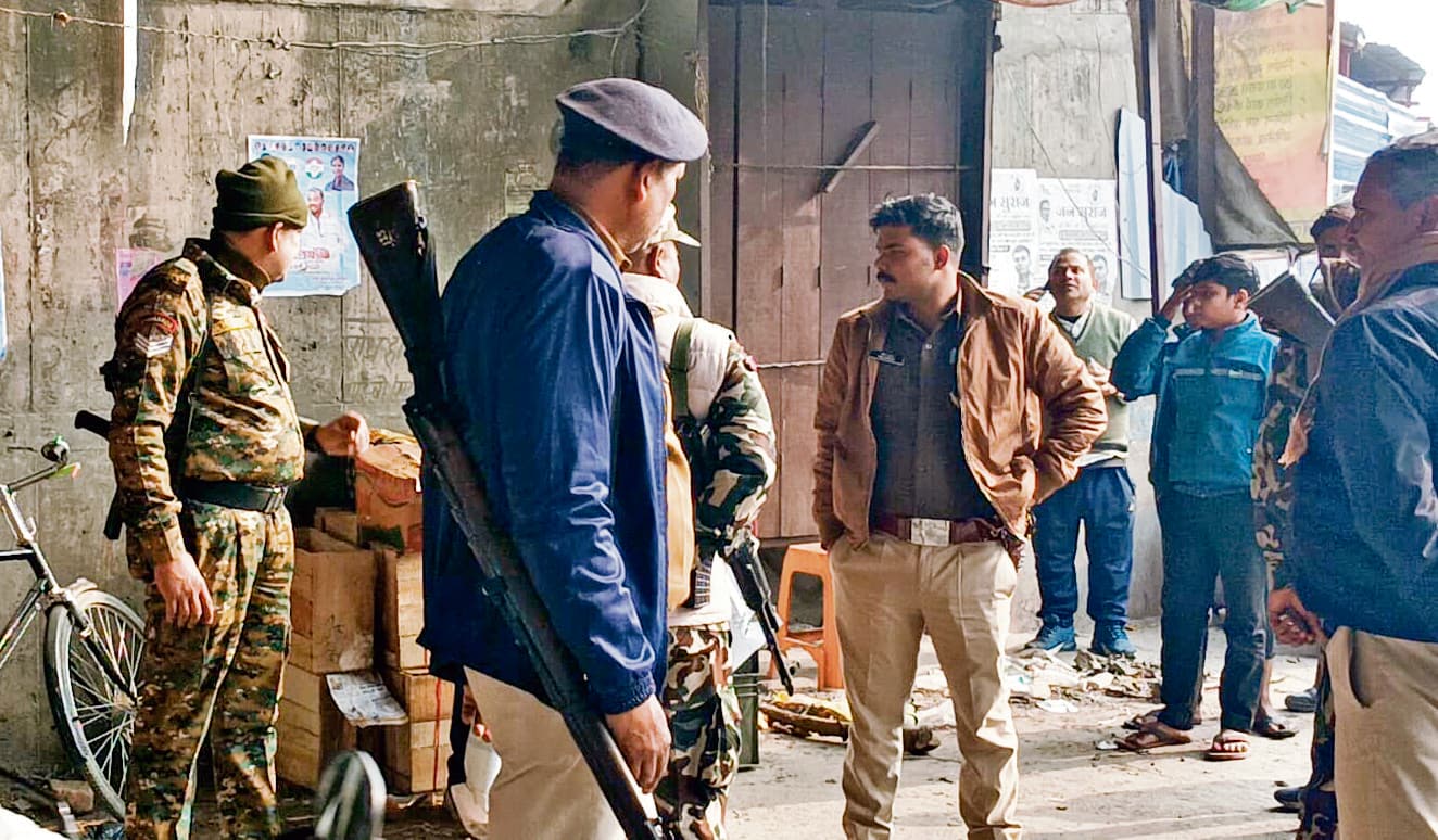 Gopalganj News : नेशनल हाइवे पर हादसों के बाद जगा प्रशासन, डीएम के आदेश पर हटाया जा रहा अतिक्रमण
