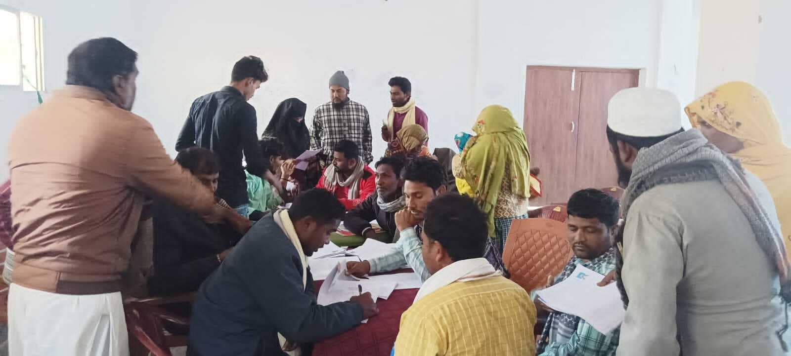 आवास सर्वे को लेकर जाॅब कार्ड बनवाने आइटी भवन के शिविर में उमड़ी जरूरतमंदों की भीड़