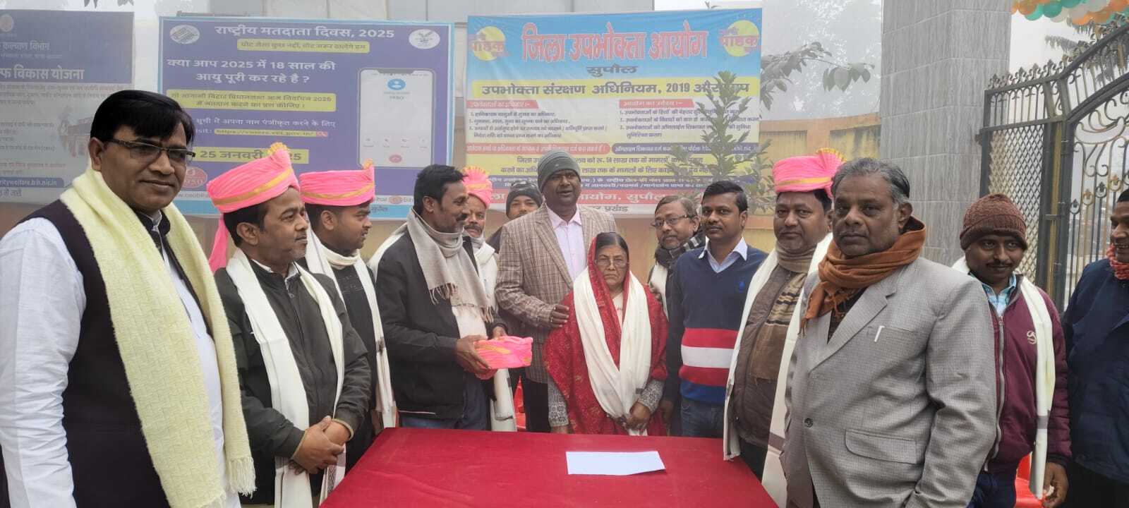 समाज हित व सेवा के क्षेत्र में उत्कृष्ट कार्य करने वाले लोगों को किया गया सम्मानित
