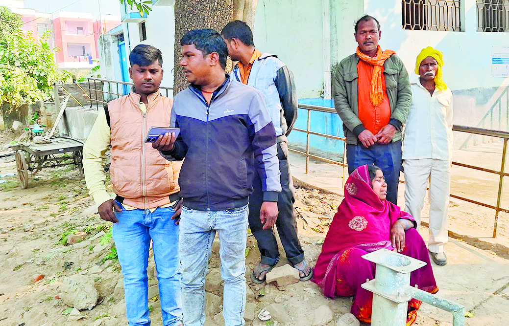 अज्ञात वाहन ने बाइक सवार दो दोस्तों को मारी टक्कर, दोनों की गयी जान