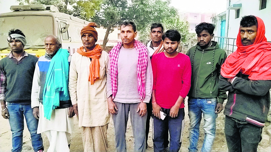 बहन की शादी का कार्ड बांट कर घर लौट रहे बाइक सवार युवक की हादसे में मौत